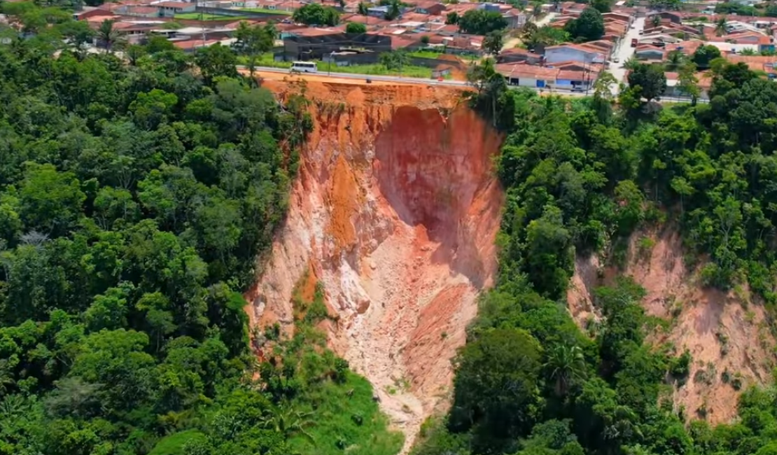 Defesa Civil interdita trânsito em área afetada por voçoroca em Rio Largo
