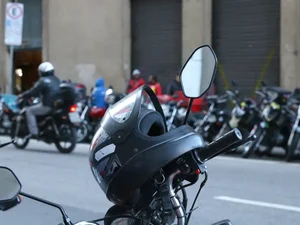 Passageiro tenta roubar mototaxista, mas é derrubado de moto e acaba detido por moradores