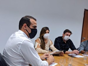 Prefeita mantém audiências em secretarias do Estado para levar ações a Novo Lino