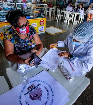 Maceió Rosa: mulheres participam de ação no Terminal Rodoviário