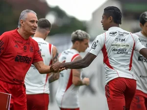 Gentileza, motivação, padrão de jogo e mais: o primeiro mês de Tite no Flamengo