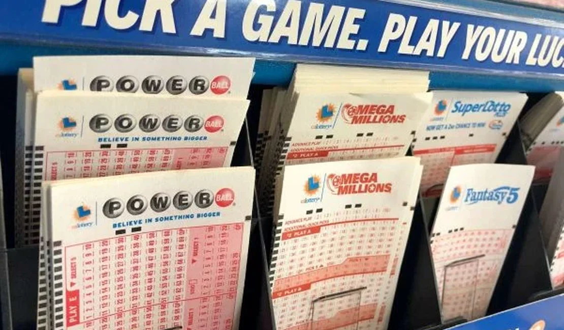 Mulher quase perde R$ 5 milhões ao jogar bilhete de loteria no lixo