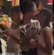 Bruna Marquezine e João Guilherme beijam muito em festa: 'Romeu e Julieta'