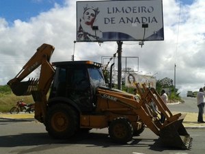 Acidente no trevo de Limoeiro deixa duas vítimas feridas