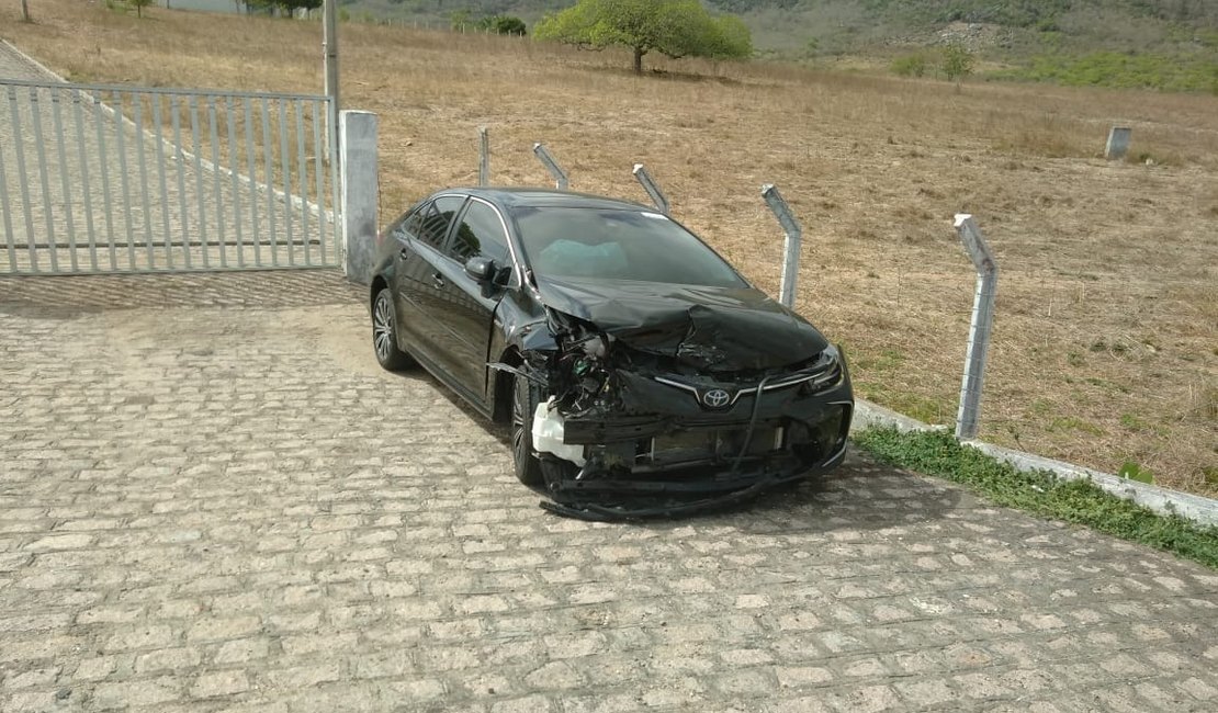 Acidente de trânsito deixa cinco pessoas feridas, na rodovia AL 130, em Pão de Açúcar