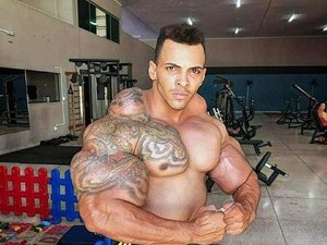 Em fase 'vida saudável', Hulk brasileiro analisa rival do Irã: 'Assustador'