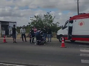 [Vídeo] Idoso é atropelado por motocicleta em faixa de pedestre em frente ao hospital Chama, em Arapiraca