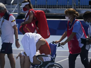 Tenista espanhola passa mal com o calor e abandona jogo das quartas em Tóquio