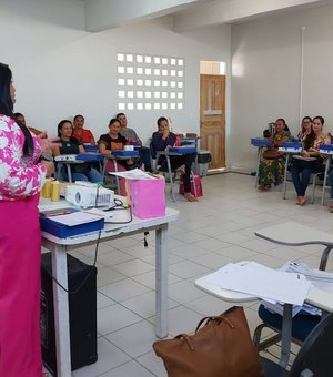 Educação de Arapiraca capacita voluntários do Programa Brasil Alfabetizado