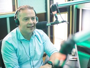 “Sou candidato ao Senado para levar adiante o projeto que defendi à frente do governo”, diz Renan Filho em sabatina