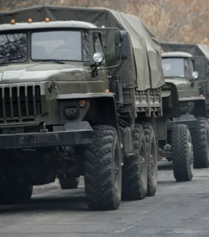 Putin fecha cerco militar sobre Kiev e já tem soldados na cidade