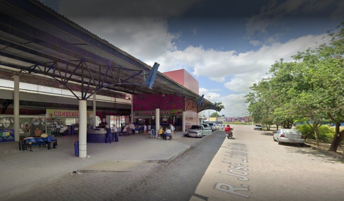 Homem agride ex com socos na cabeça em terminal rodoviário e foge no município de Arapiraca