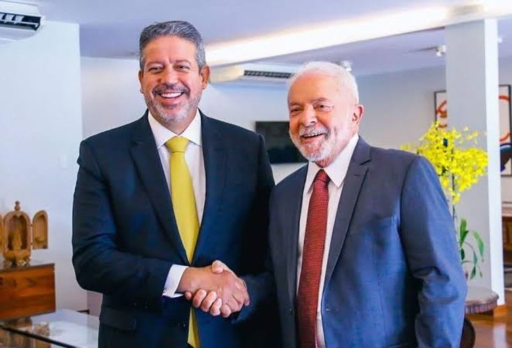 Lira manda recado a Lula com avanço de CPIs e urgência em projeto que atinge MST