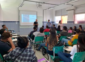 Seminfra apresenta projeto da obra de contenção marítima a alunos do IFAL