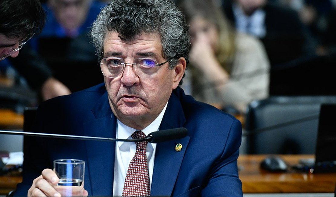 Veja qual será a estratégia adotada por senador alagoano para reverter tarifaço de Trump