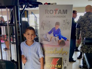 Rotam promove aulas de artes marciais para crianças