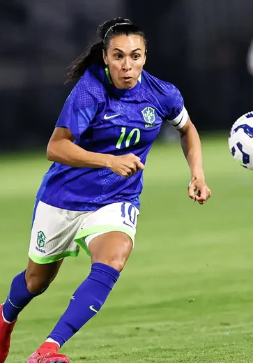 Marta volta à seleção feminina para amistosos contra EUA no Brasil
