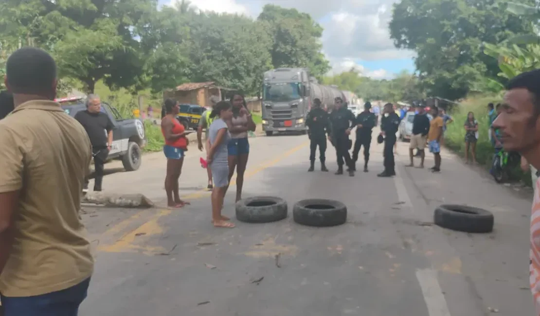 Trecho da BR-101 é liberado após protesto de indígenas em Joaquim Gomes