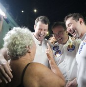 Daniel, Lucas e Luciano arrastam multidão pelas ruas do Manoel Teles