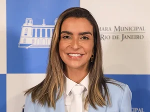 Vereadora causa polêmica ao criticar doação de quentinhas no Natal