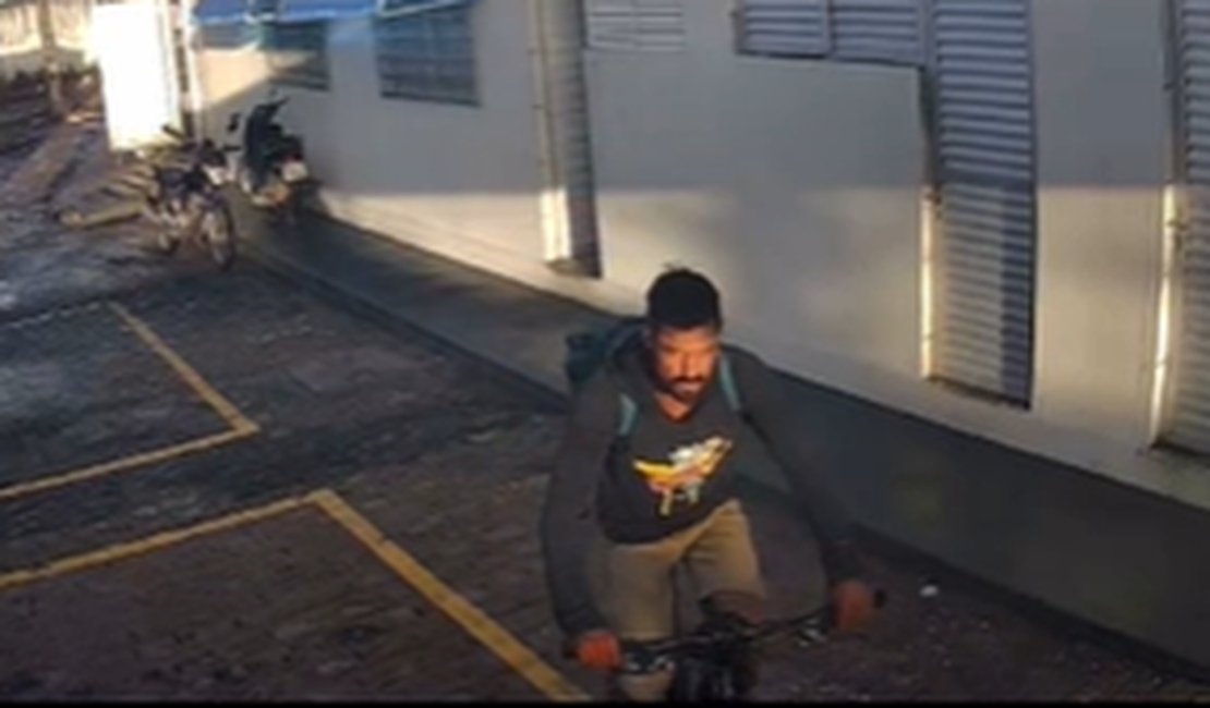 [Vídeo] Funcionário de padaria tem bicicleta furtada em posto de combustíveis de Arapiraca