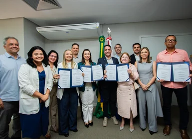 Governador assina ordem de serviço para construção de creches em cinco municípios