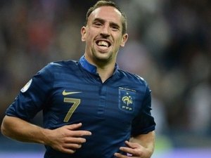 Após ameaça da Uefa, Bayern sai em defesa de Ribery