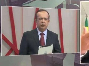 Senador pensa que está fora do ar e mostra dedo do meio ao falar de pandemia