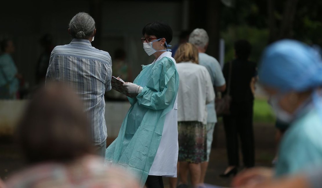 Médicos registram mais de 3.000 queixas por falta de equipamentos de proteção