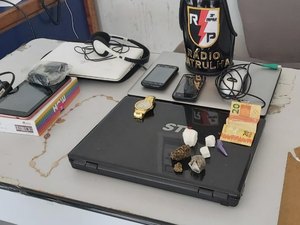 Homem furta notebooks, vende para uma mulher e os dois são presos em Arapiraca