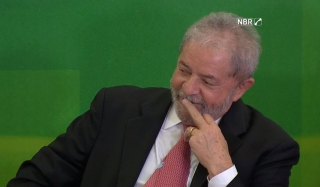 Lula toma posse como ministro-chefe da Casa Civil
