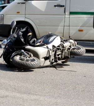 Motociclista atropela cachorro e acaba ferido na Av. Muniz Falcão na cidade de Arapiraca