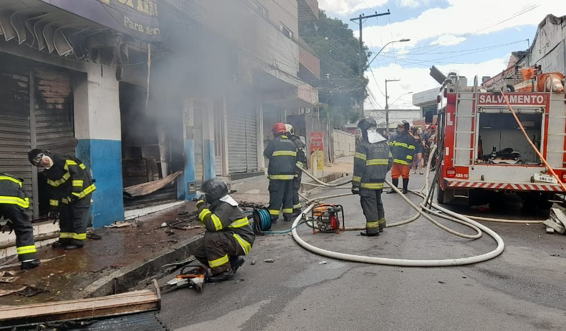 Incêndio atinge mercadinho no centro de Palmeira dos Índios