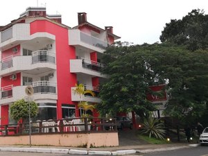 Família é achada morta e amarrada em apart-hotel em Florianópolis