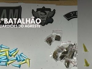 Polícia Militar prende suspeitos de tráfico no bairro Canafístula, em Arapiraca