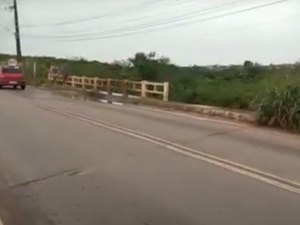 [Vídeo] Ponte na AL-115 apresenta rachaduras após chuvas em Arapiraca