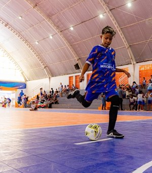 Manhã de esportes e interação, no Gigantão Vila Olímpica, reuniu alunos da rede municipal