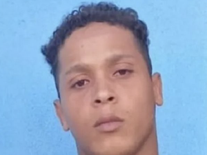 Jovem condenado por matar 'amigo' é assassinado com tiros na cabeça após ter casa invadida em Delmiro Gouveia