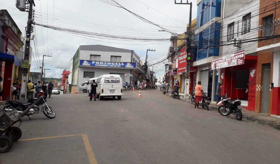 Comércio de Porto Calvo ignora decreto e abre as portas