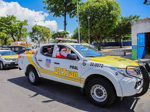 BPTran entrega presentes da campanha Adote uma Cartinha a crianças de CMEI em Maceió