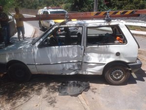 Acidente entre moto e carro deixa dois feridos em Marechal Deodoro