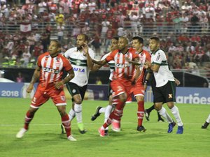 CRB joga bem, cria chances, mas apenas empata com o Coritiba e segue no Z4