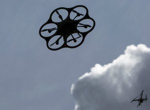 Casal da Califórnia achou que traficar drogas com um drone seria discreto