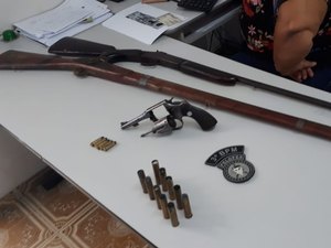 Homem é preso após esconder três armas de fogo e munição em casa