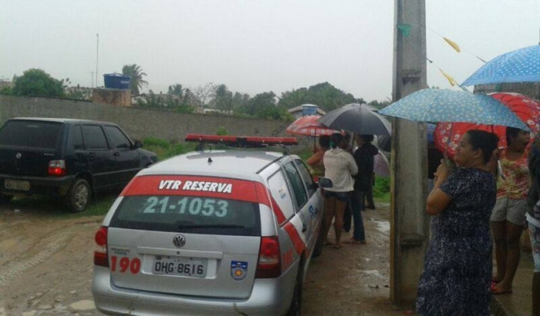 Após denúncia, corpo é encontrado em terreno no bairro do Cavaco