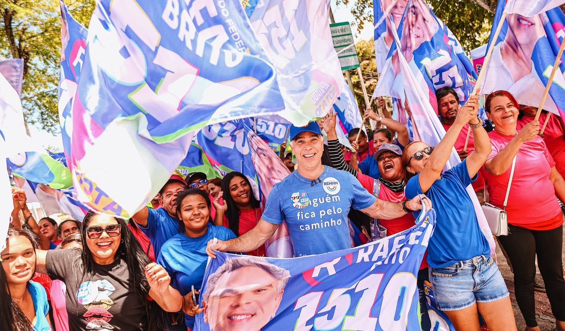Rafael Brito dá largada à campanha com adesivaço lotado no CEPA