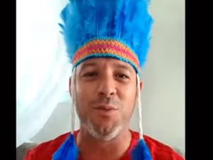 Em defesa, Cabo Bebeto se 'fantasia' de indígena: “Vamos parar com mimimi”