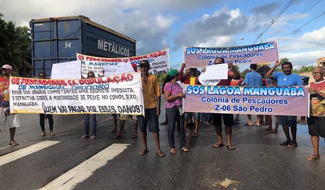 Pescadores bloqueiam rodovia AL 101 Sul em Marechal Deodoro