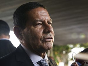 'Deus conforte a todos', diz Mourão sobre incêndio em CT do Flamengo