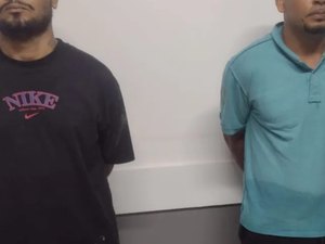 Operação policial prende dois suspeitos de homicídio e apreende arsenal em Murici